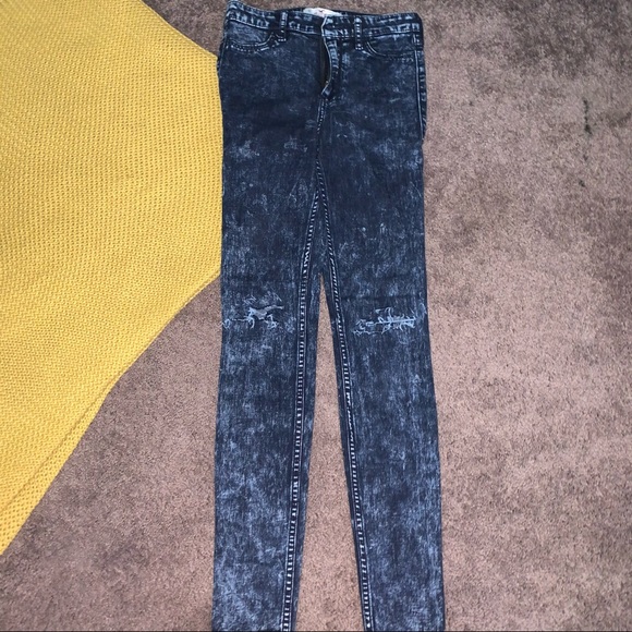 Hollister high rise skinny jeans 🤍 - Picture 1 of 3